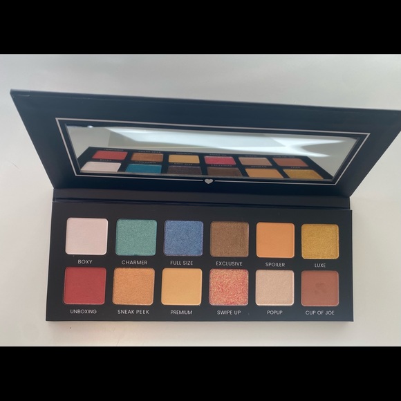 Eyeshadow Palette - Picture 3 of 3